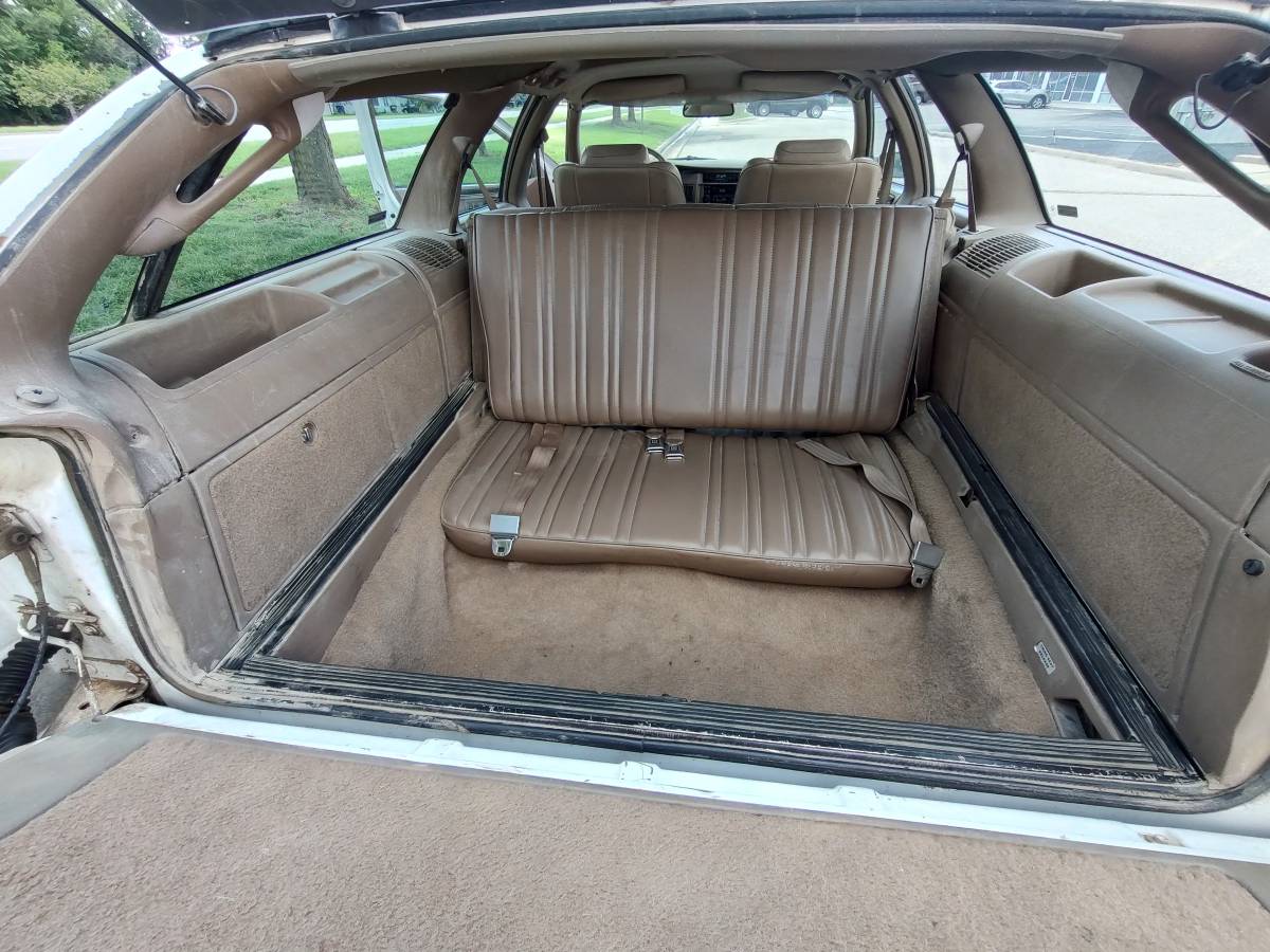 Buick-roadmaster-estate-wagon-1996-white-15