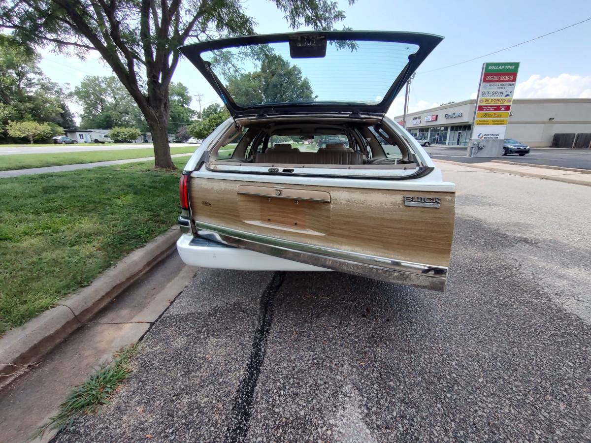 Buick-roadmaster-estate-wagon-1996-white-3