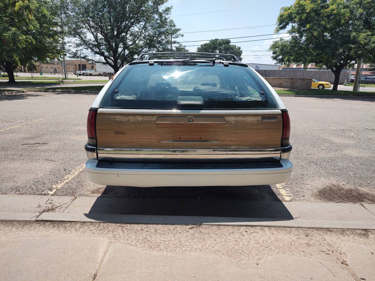 Buick-roadmaster-estate-wagon-1996-white-7