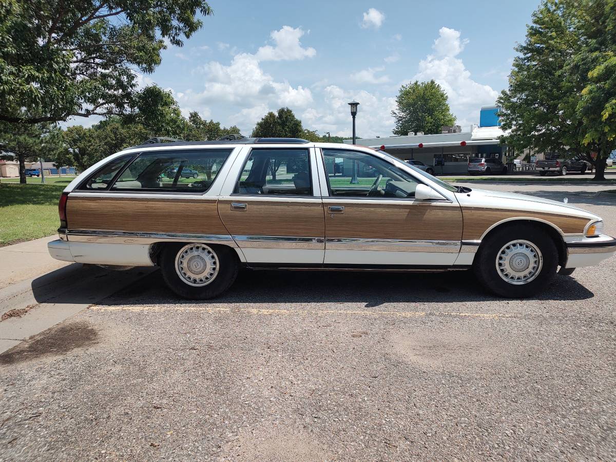Buick-roadmaster-estate-wagon-1996-white-8