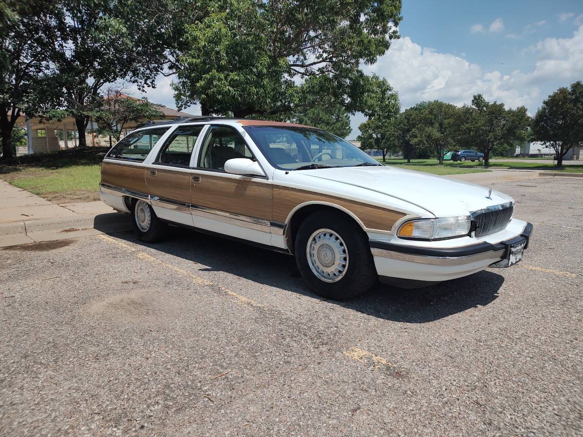 Buick-roadmaster-estate-wagon-1996-white-9