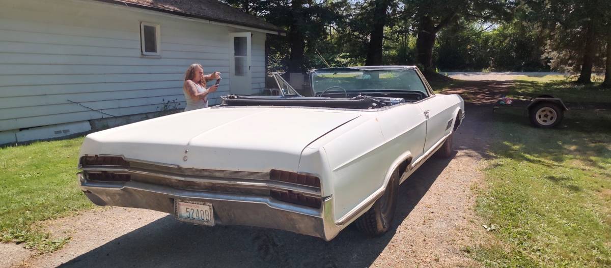 Buick-wildcat-1966-white-4