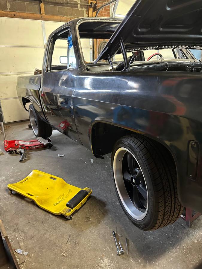 C10-2wd-1980-black-10