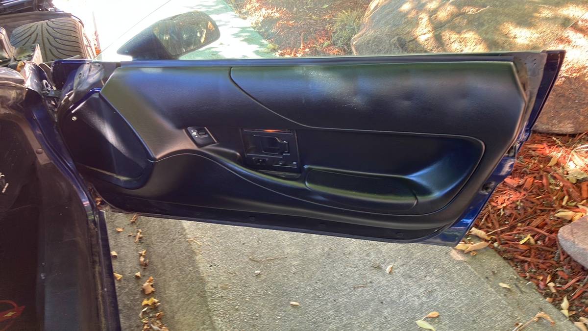 C4-corvette-coupe-1994-blue-1