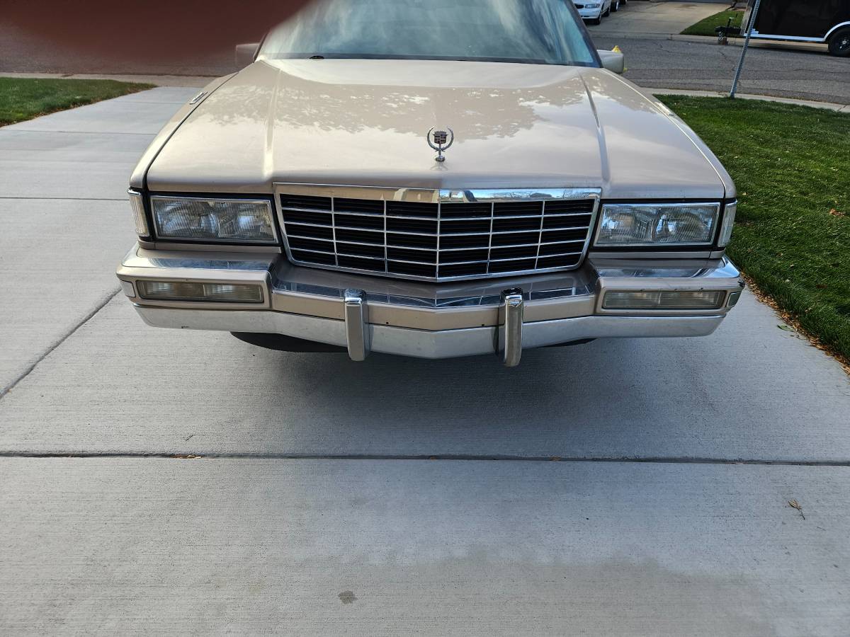 Cadilac-60-special-1993-brown-2