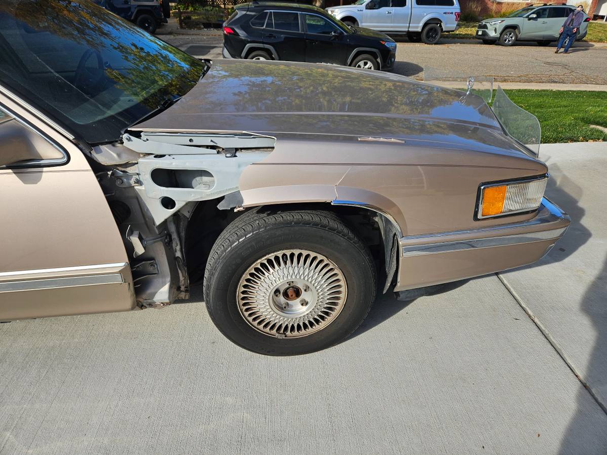 Cadilac-60-special-1993-brown-3