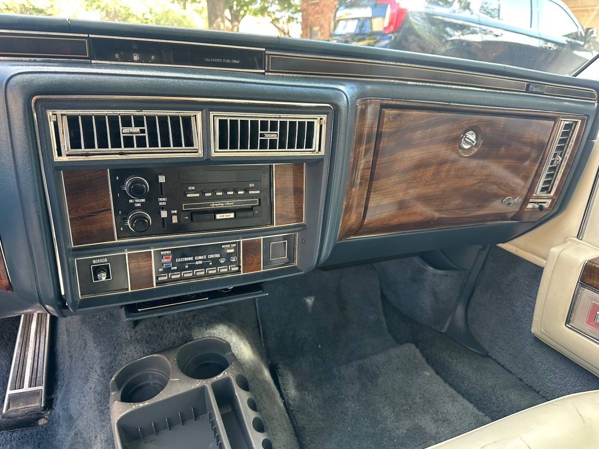 Cadillac-1988-white-4