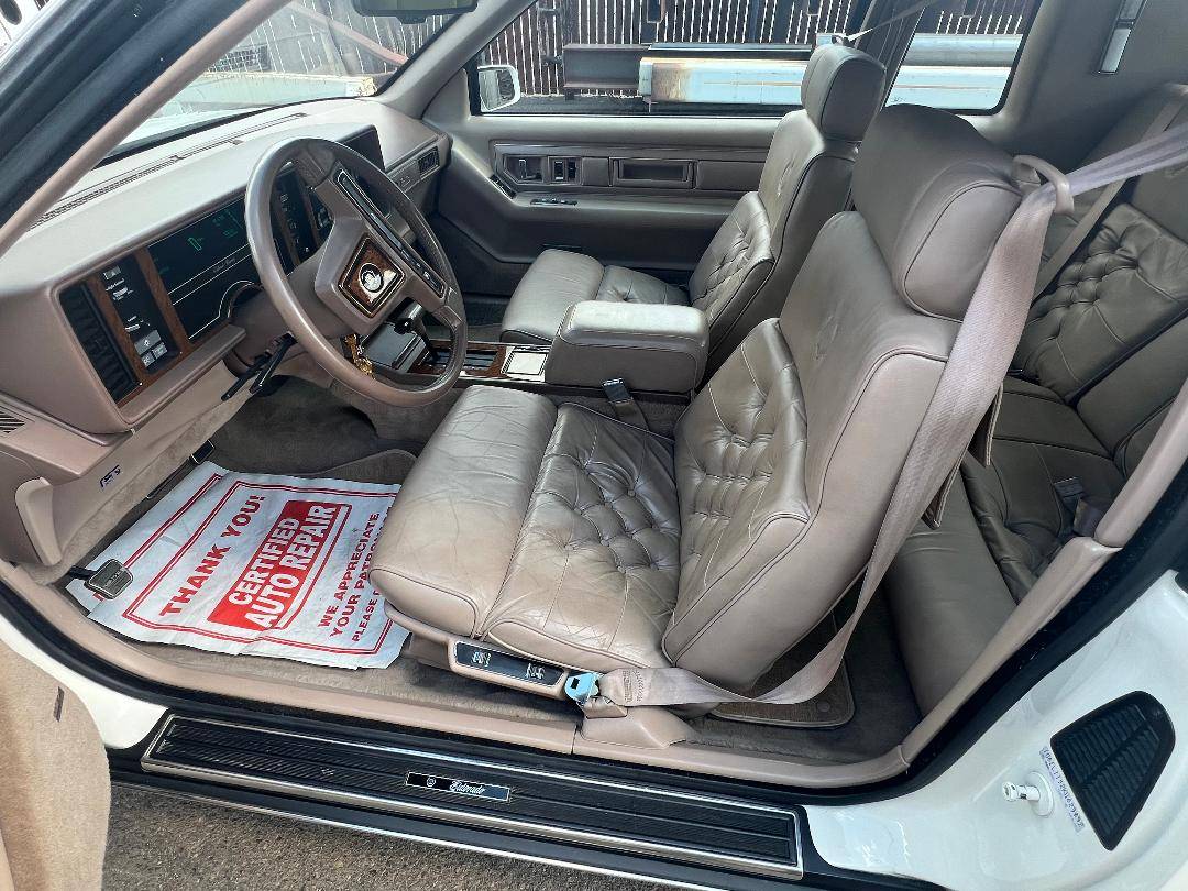 Cadillac-1989-white-10