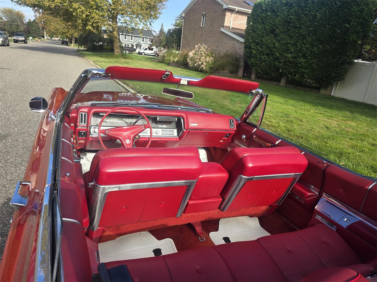 Cadillac-2-dr-convertible-1967-RED-Red-32