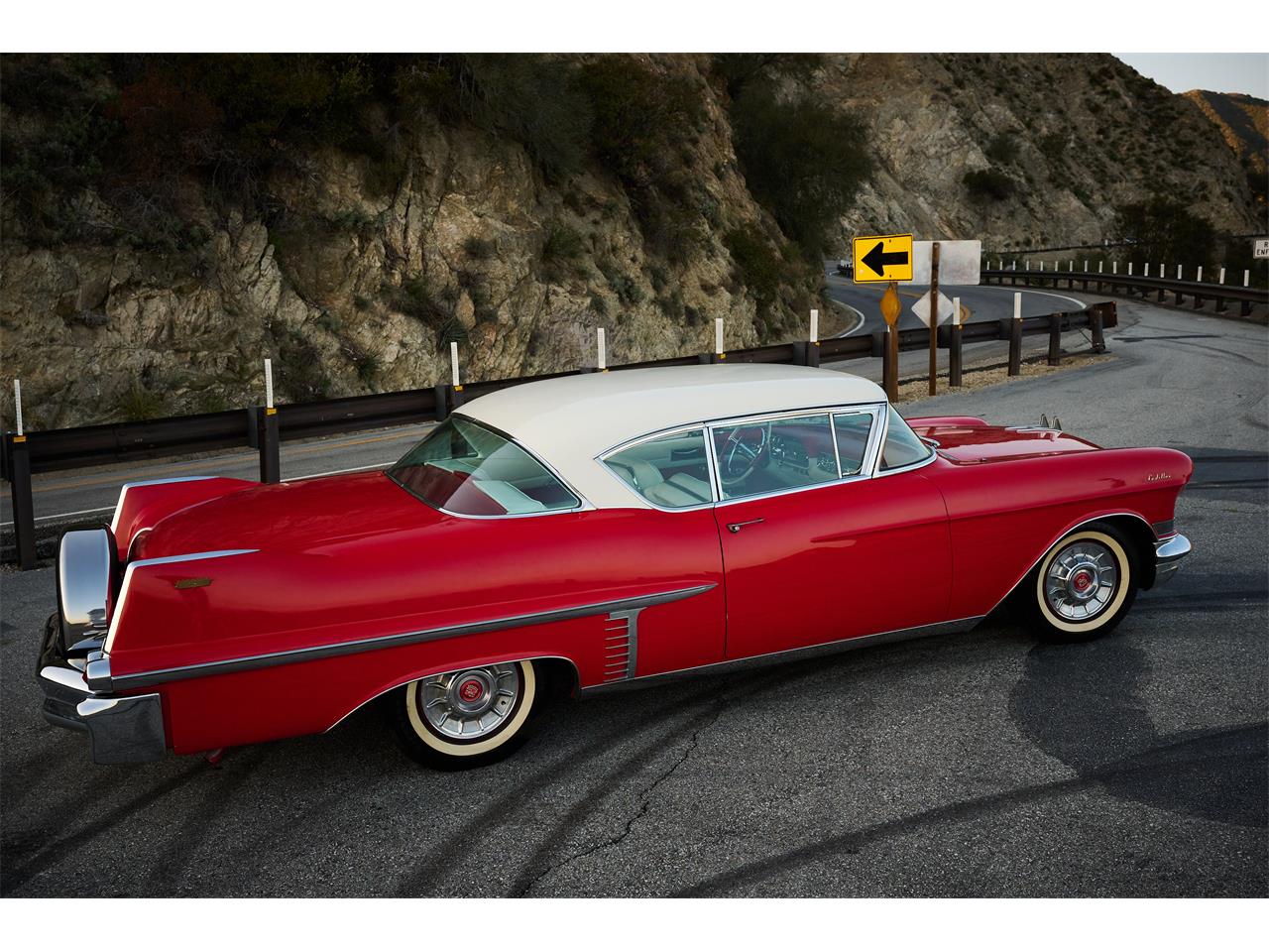 Cadillac-2-dr-coupe-1957-Red-Red-10