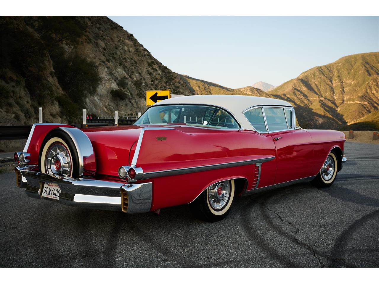 Cadillac-2-dr-coupe-1957-Red-Red-11