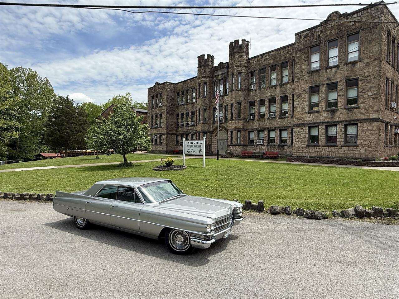 Cadillac-2-dr-sedan-1963-Silver-Green-4