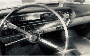 Cadillac-2-dr-sedan-1963-Silver-Green-8