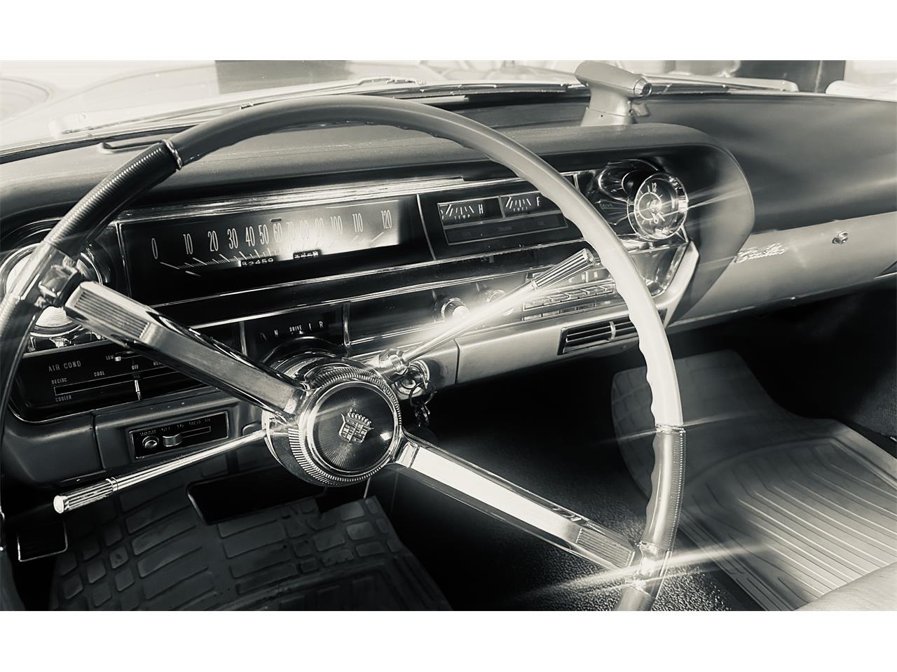 Cadillac-2-dr-sedan-1963-Silver-Green-8