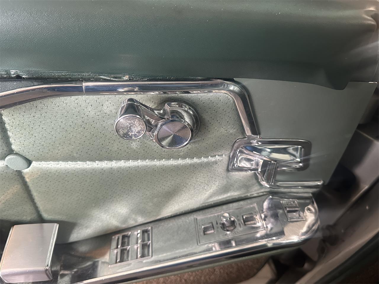 Cadillac-2-dr-sedan-1963-Silver-Green