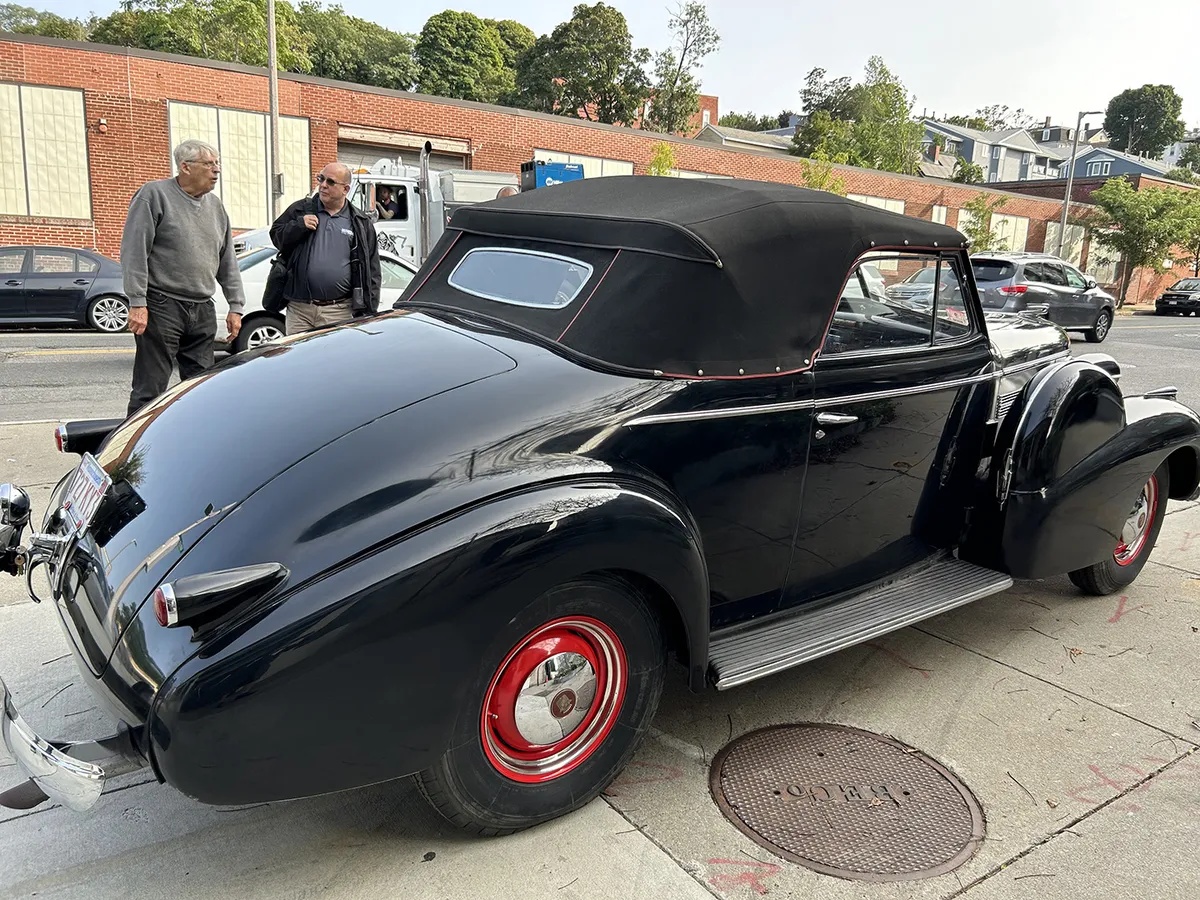 Cadillac-61-1939-16