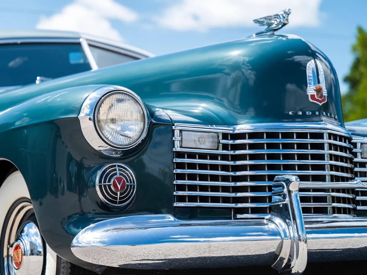 Cadillac-61-1941-Crystal-Blue-And-Oceano-Blue-Blue-2