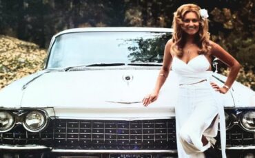 Cadillac-62-1960-Pearl-White-Misty-Rose