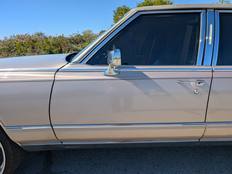 Cadillac-Brougham-1990-Light-Antelope-Metal-Beige-40