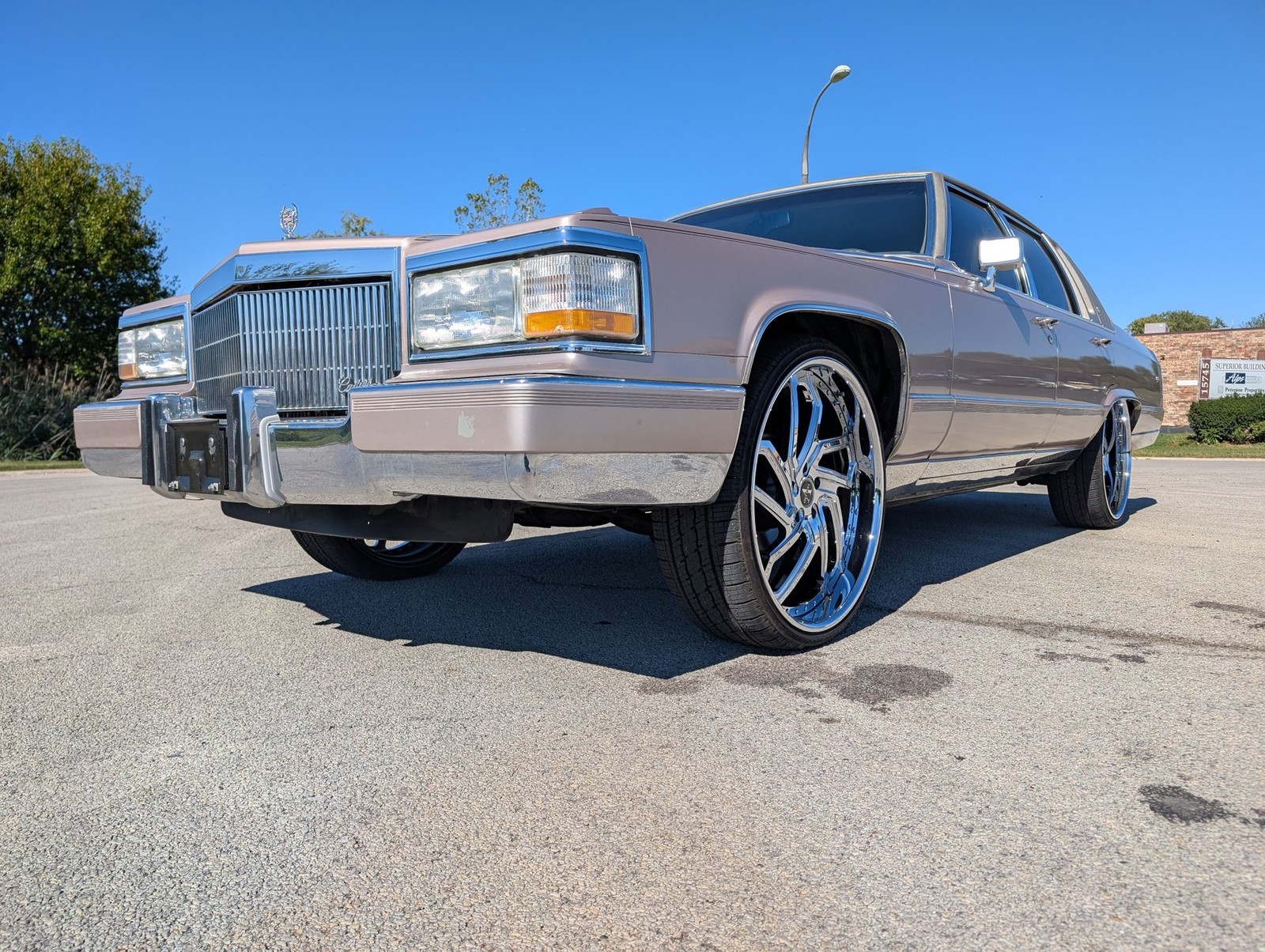 Cadillac-Brougham-1990-Sedan-20