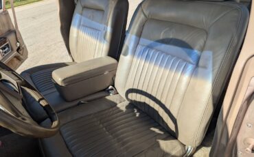 Cadillac-Brougham-1990-Sedan-3