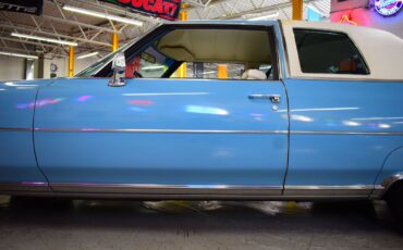 Cadillac-Coupe-DeVille-1975-10