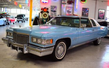 Cadillac-Coupe-DeVille-1975-12
