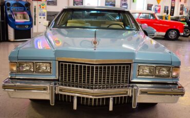 Cadillac-Coupe-DeVille-1975-15