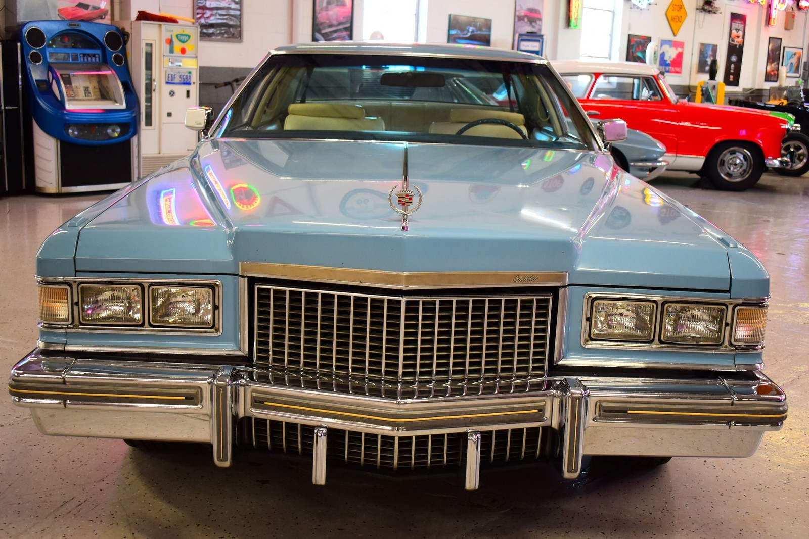 Cadillac-Coupe-DeVille-1975-15