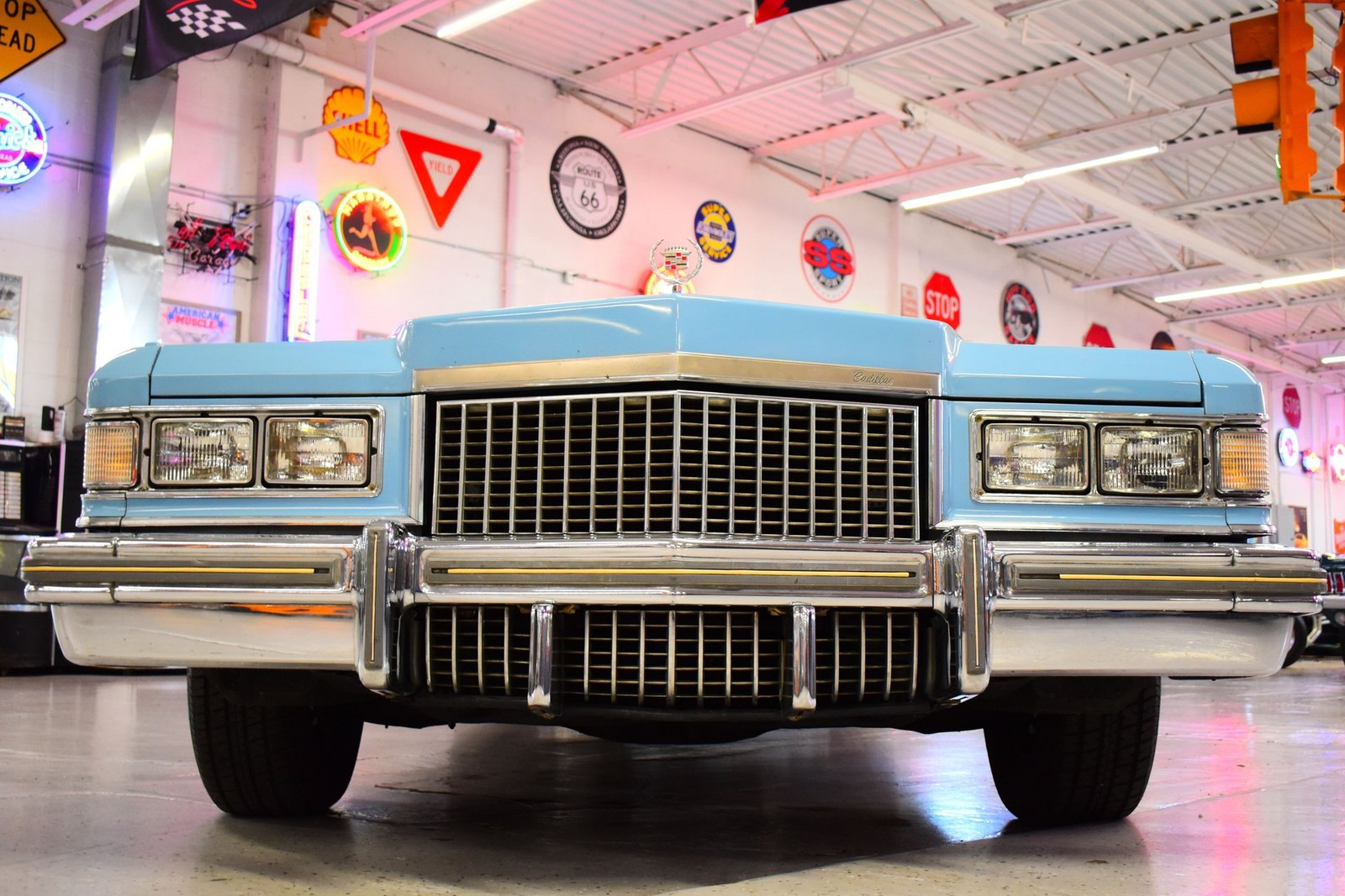 Cadillac-Coupe-DeVille-1975-17