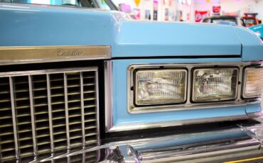 Cadillac-Coupe-DeVille-1975-18