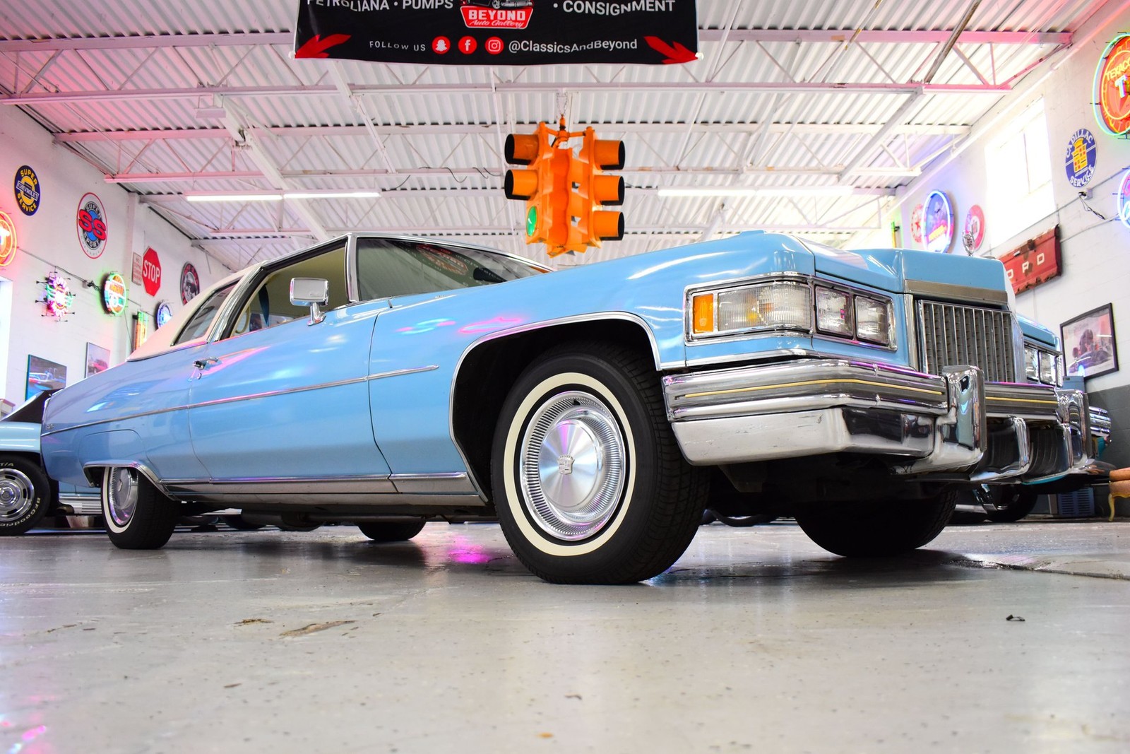 Cadillac-Coupe-DeVille-1975-2