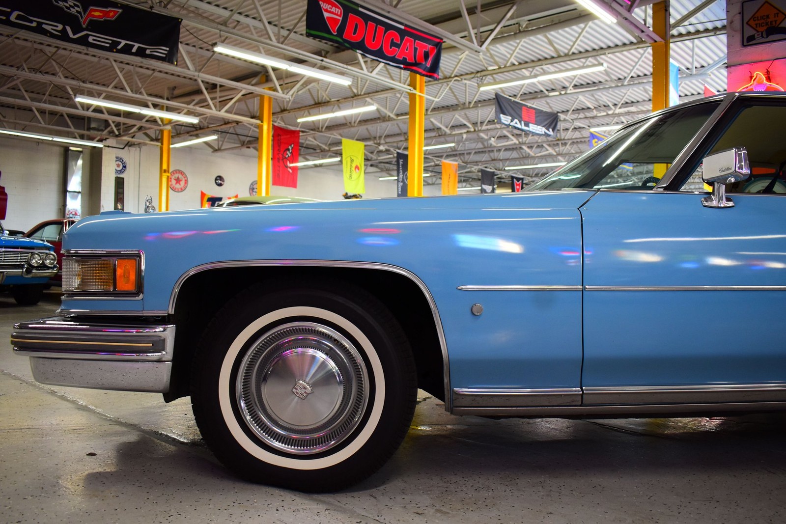 Cadillac-Coupe-DeVille-1975-9