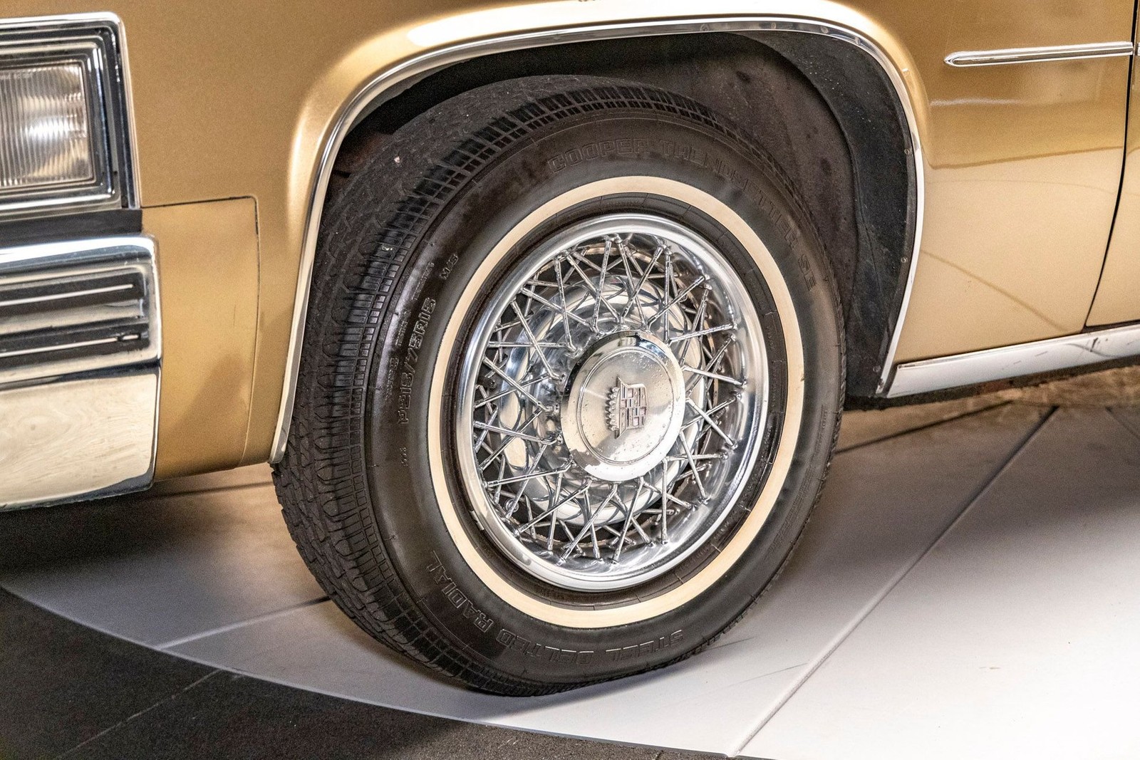 Cadillac-Coupe-DeVille-1979-Coupe-10