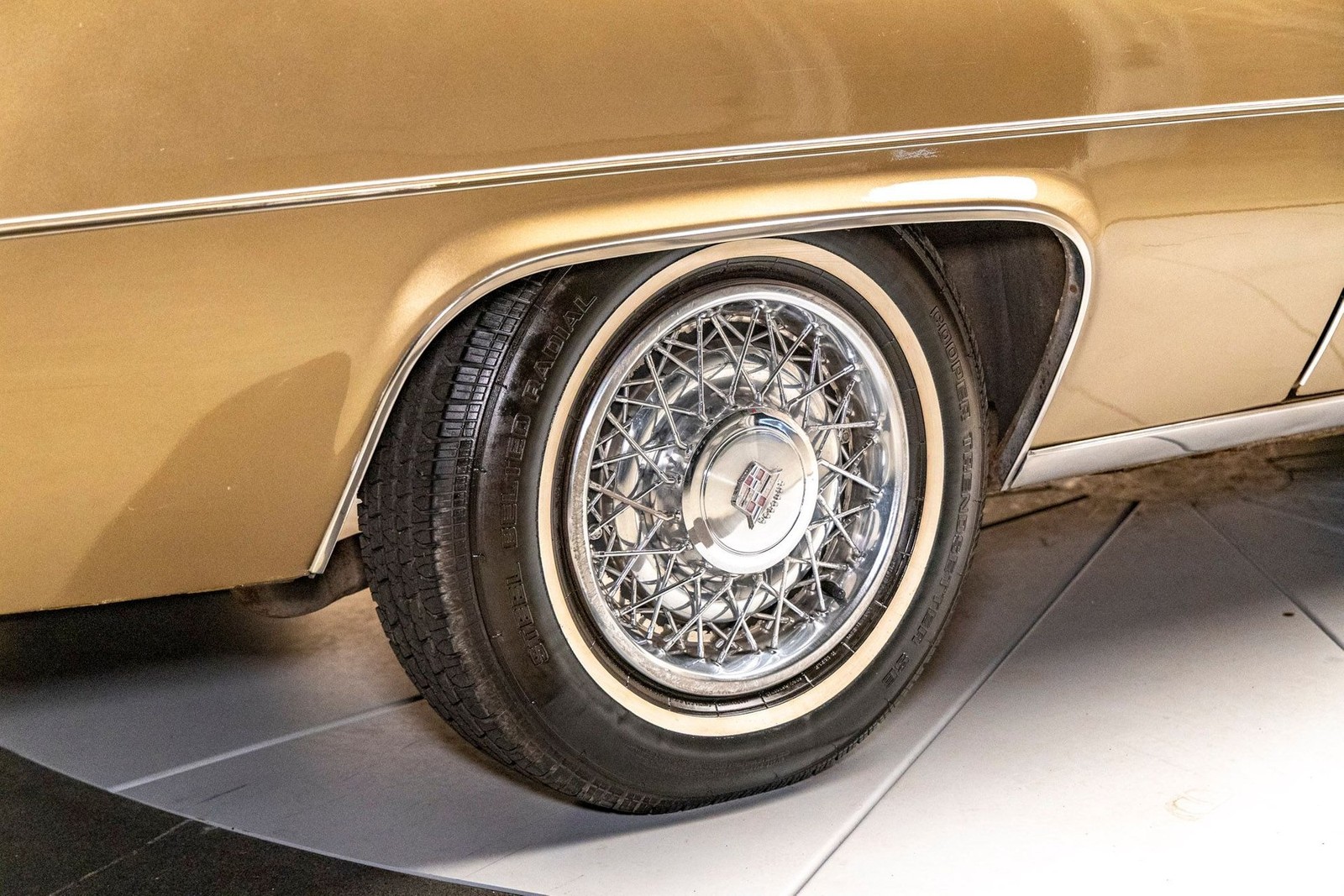 Cadillac-Coupe-DeVille-1979-Coupe-12