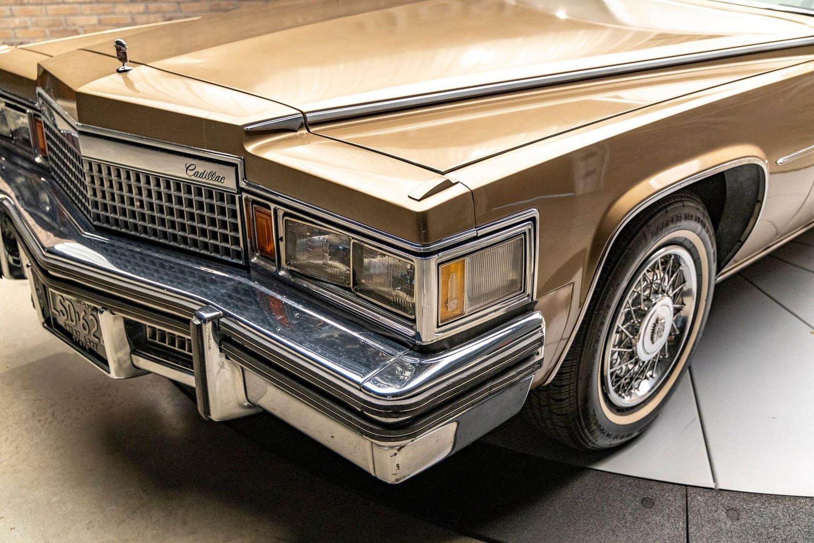 Cadillac-Coupe-DeVille-1979-Coupe-16