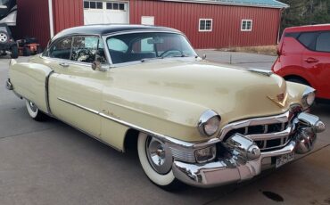 Cadillac-Coupe-deville-1953-Yellow-With-Black-Top-Brown-And-Tan
