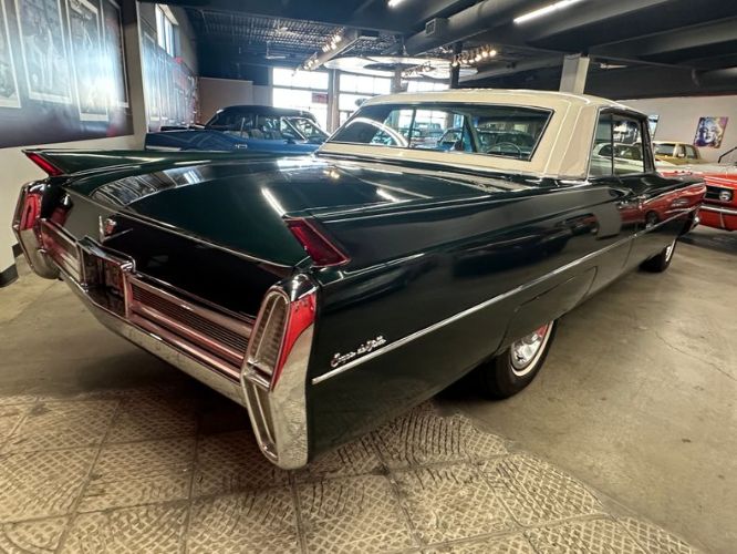 Cadillac-Coupe-deville-1964-Dark-Metallic-Green-Lime-Dorchester-Clot-32
