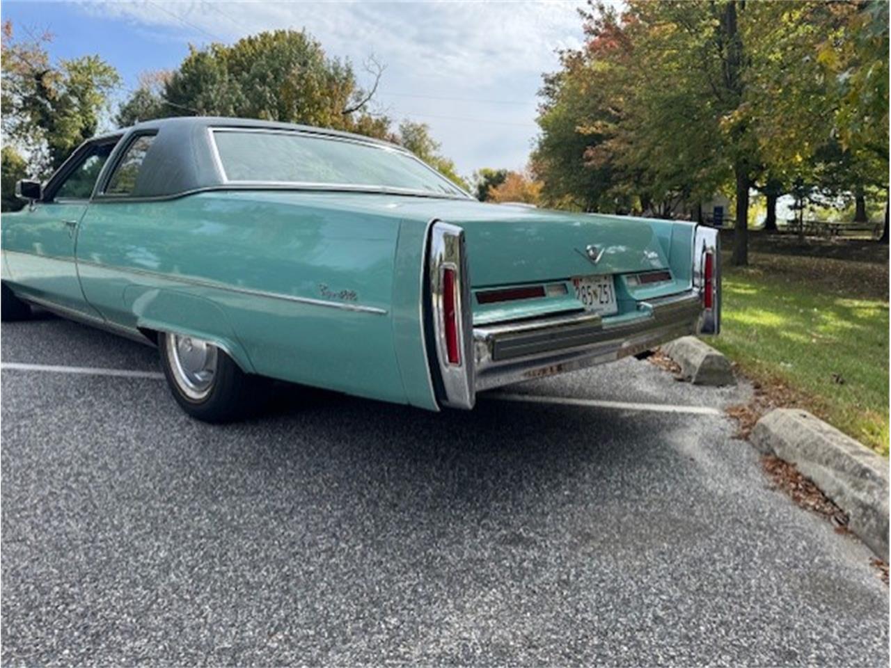 Cadillac-Coupe-deville-1975-Dunbarton-Green-Green-Plaid-2