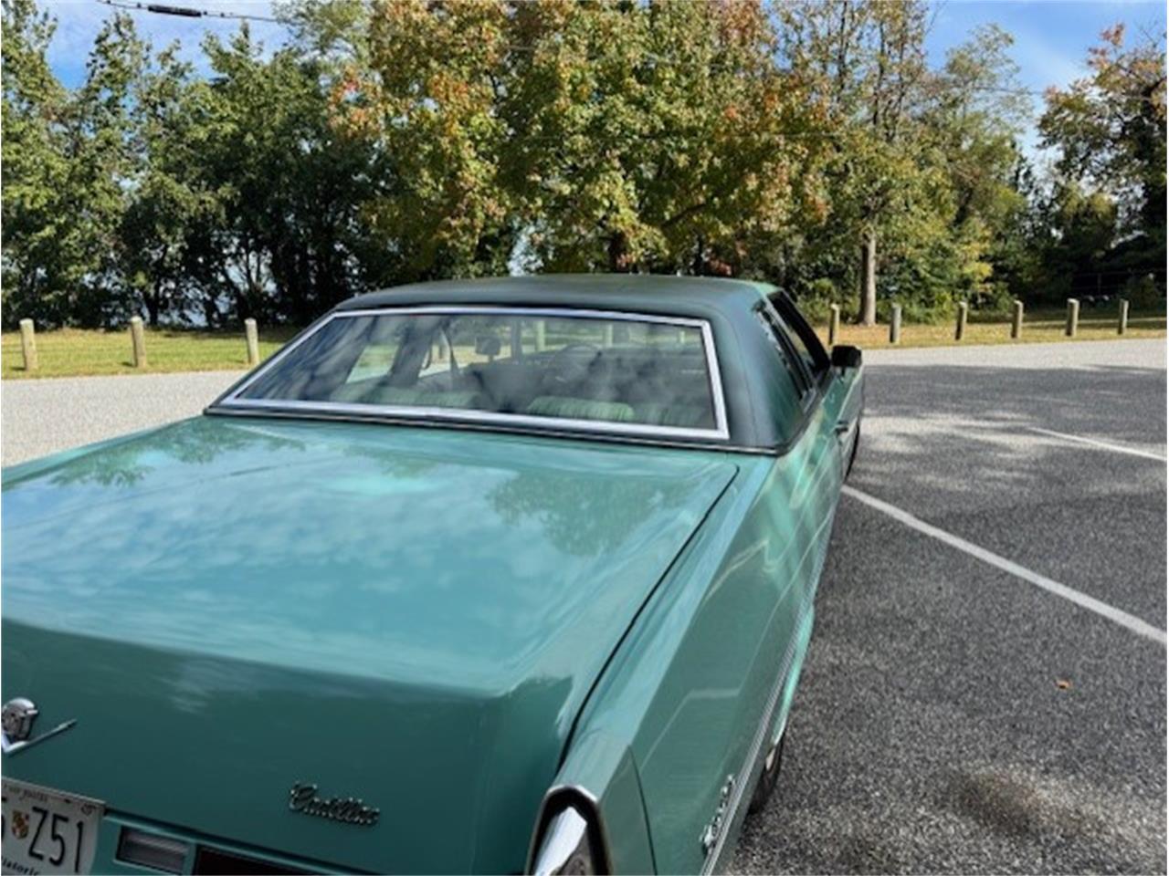 Cadillac-Coupe-deville-1975-Dunbarton-Green-Green-Plaid-23
