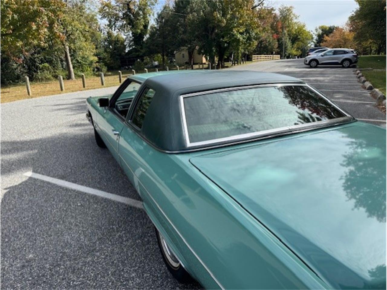 Cadillac-Coupe-deville-1975-Dunbarton-Green-Green-Plaid-24