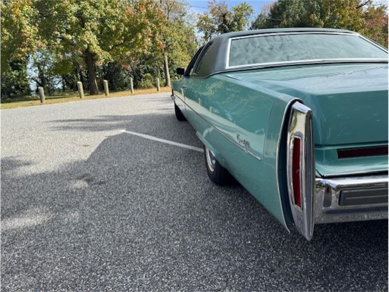 Cadillac-Coupe-deville-1975-Dunbarton-Green-Green-Plaid-25