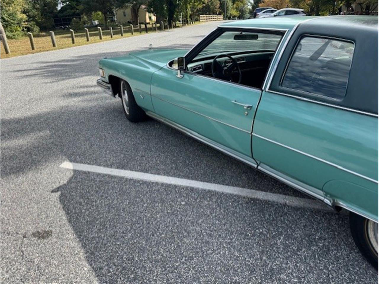 Cadillac-Coupe-deville-1975-Dunbarton-Green-Green-Plaid-26