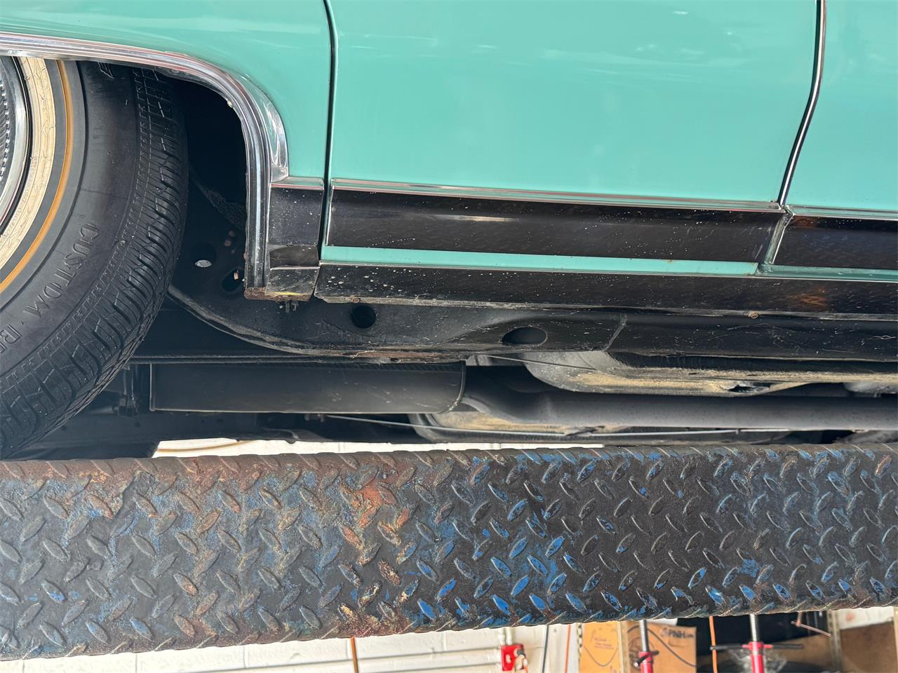 Cadillac-Coupe-deville-1975-Dunbarton-Green-Green-Plaid-47
