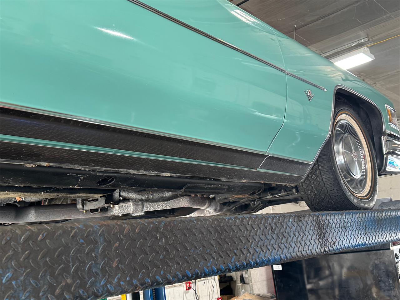Cadillac-Coupe-deville-1975-Dunbarton-Green-Green-Plaid-48