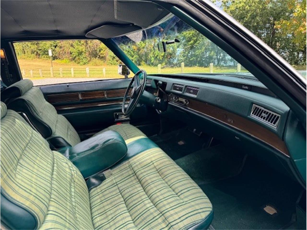 Cadillac-Coupe-deville-1975-Dunbarton-Green-Green-Plaid-5