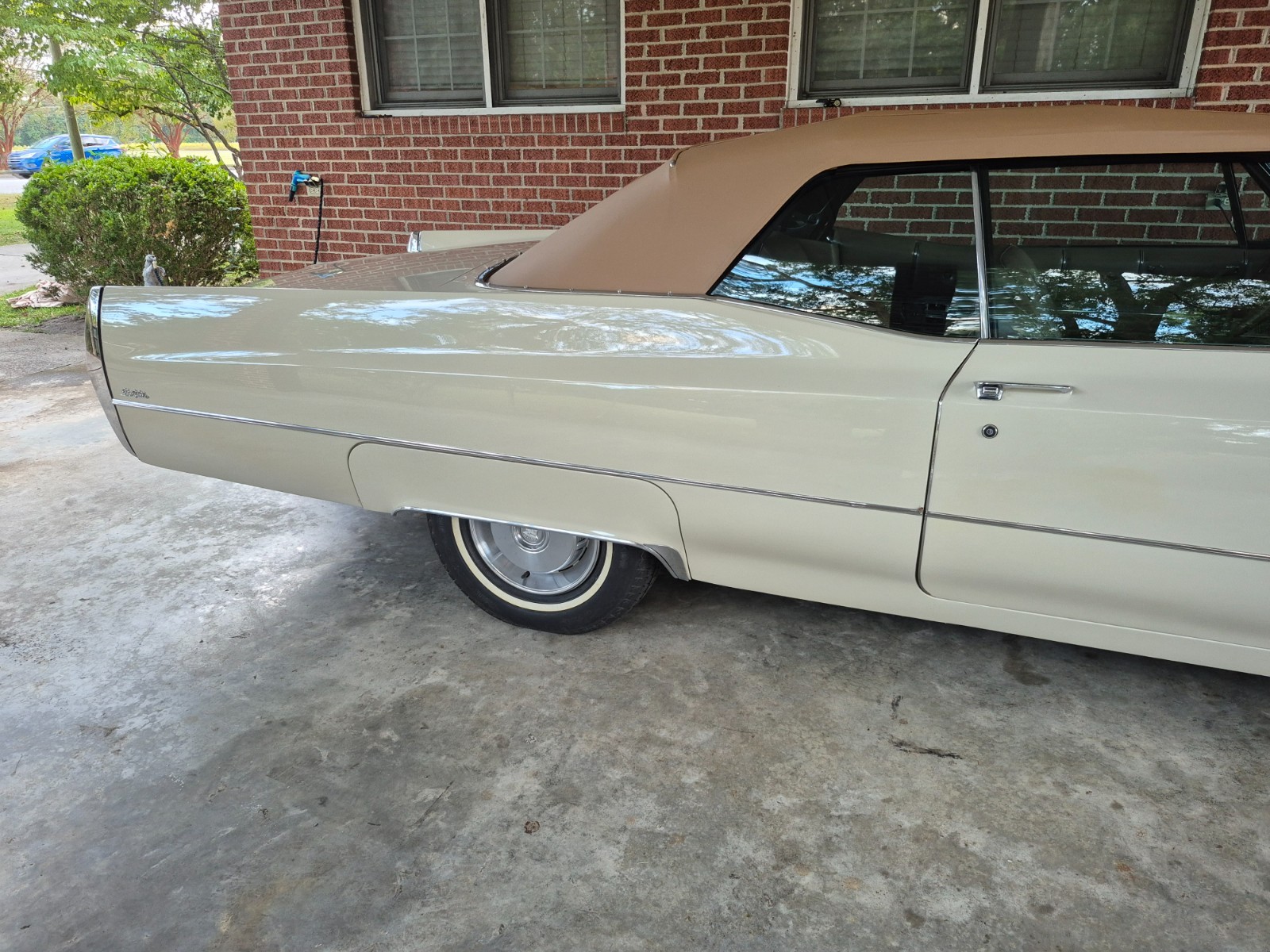 Cadillac-DeVille-1967-Convertible-1
