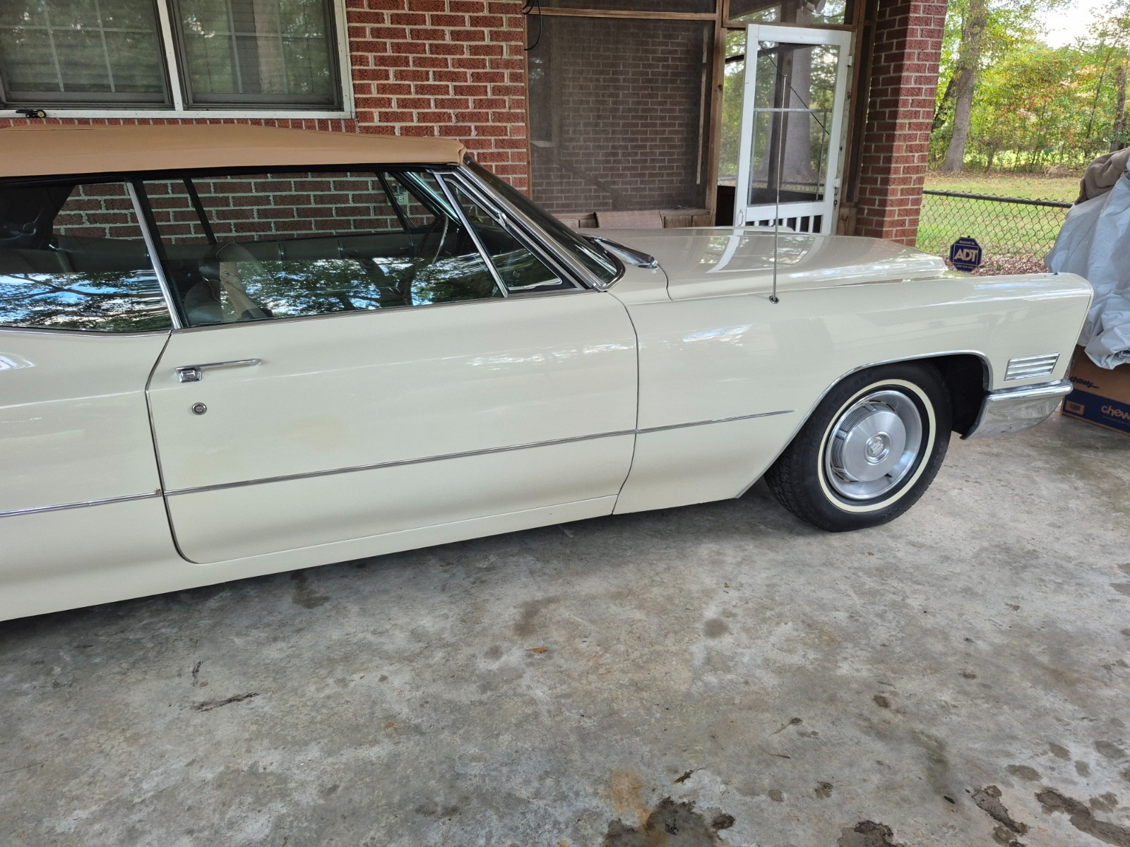 Cadillac-DeVille-1967-Convertible-2