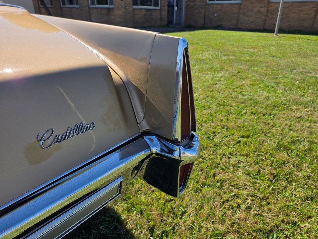 Cadillac-DeVille-1970-21