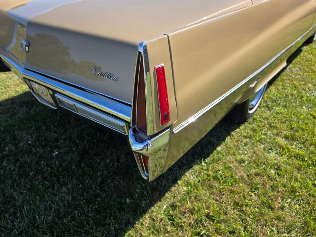 Cadillac-DeVille-1970-23